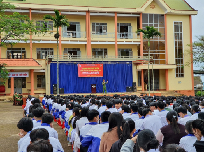 Chương trình tuyên truyền giáo dục pháp luật cho học sinh tại trường THPT Phan Chu Trinh